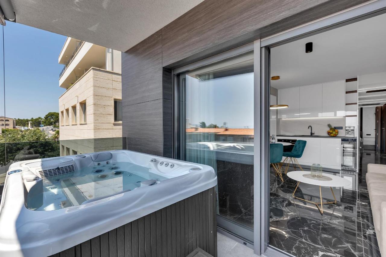 Lux Dolce - Private Hottub Apartment