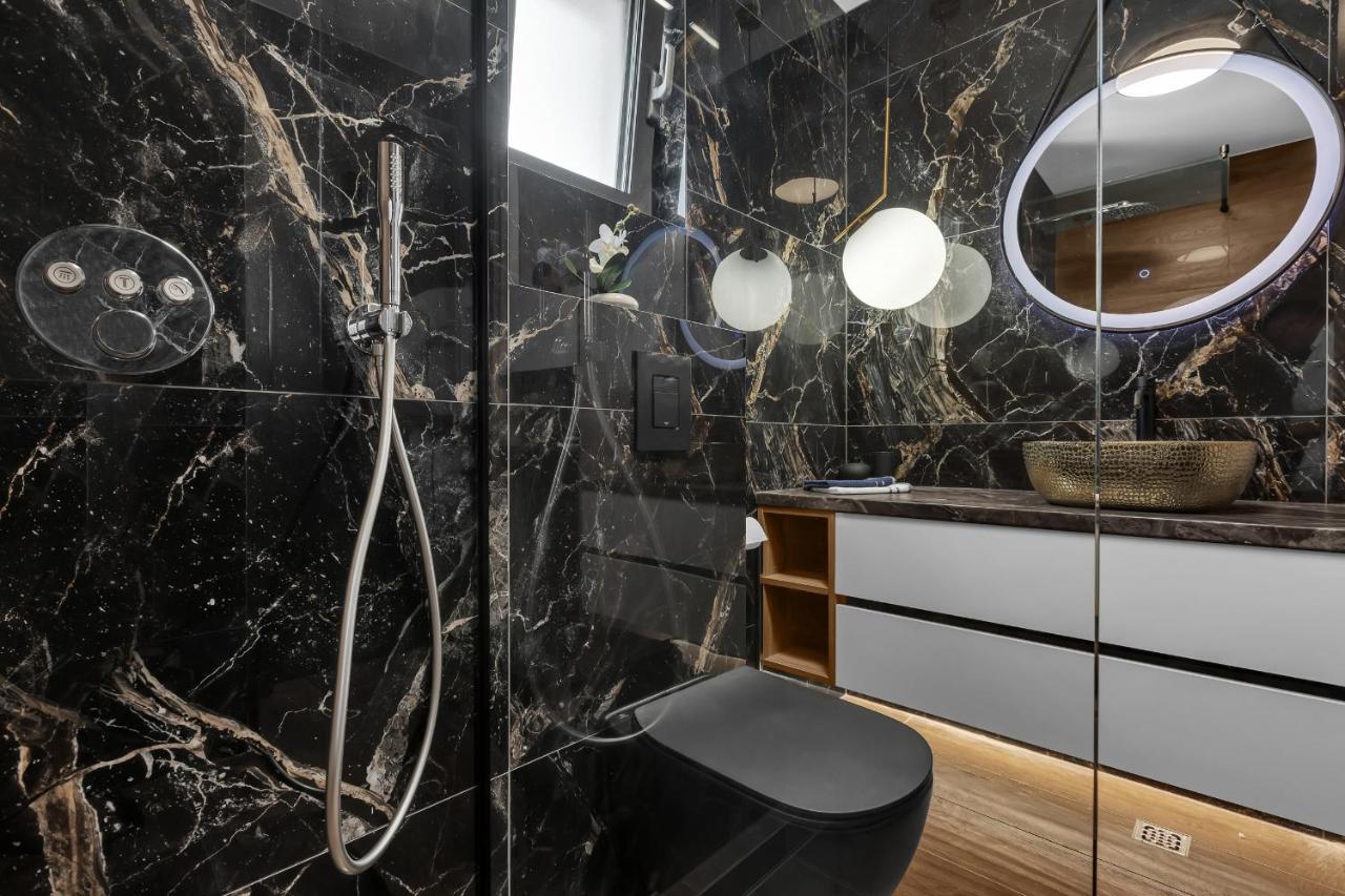 Lux Dolce - Private Hottub Apartment *