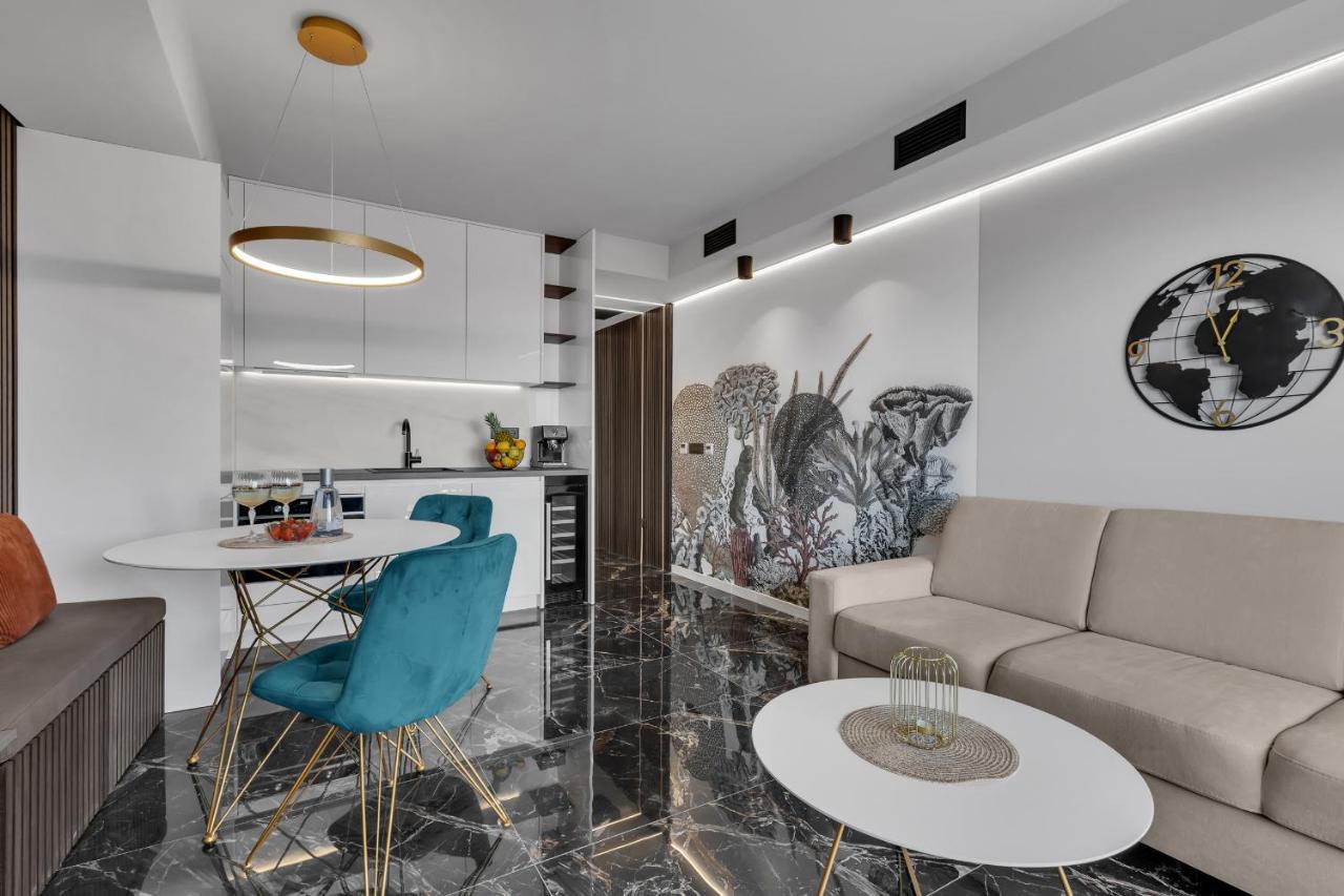 Lux Dolce - Private Hottub Apartment *
